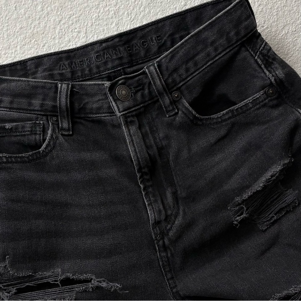 American Eagle AE Relaxed Mom Jean Washed Black Distressed Denim size 00 Short
